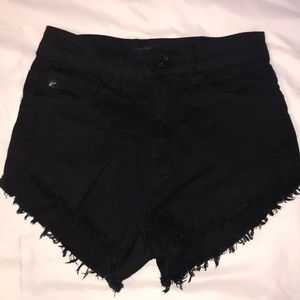 BLACK JEAN SHORTS